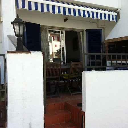 Casa Con 3 Amarre Y Wifi Ref 195 Holiday home Empuriabrava