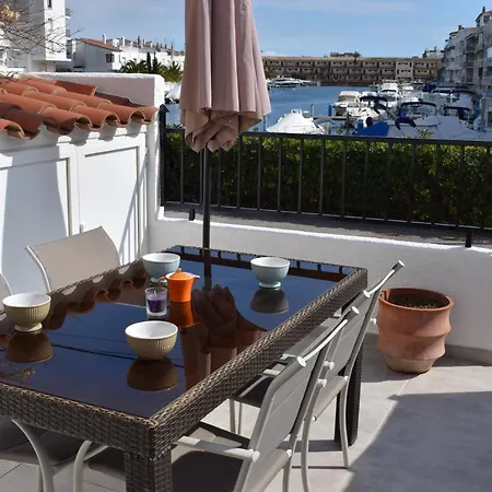 Casa Con 3 Amarre Y Wifi Ref 195 Holiday home Empuriabrava