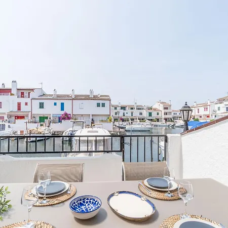 Holiday home Casa Con 3 Amarre Y Wifi Ref 195 Empuriabrava