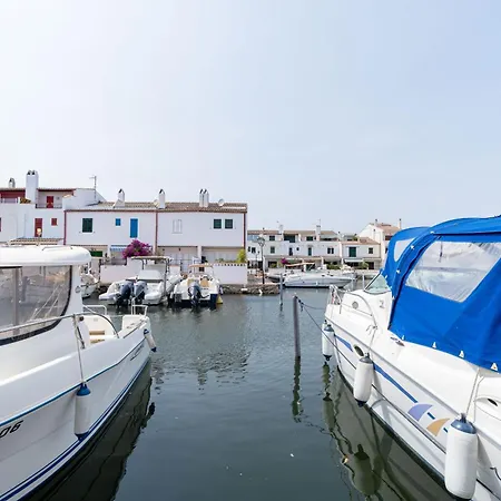 Casa Con 3 Amarre Y Wifi Ref 195 Holiday home Empuriabrava