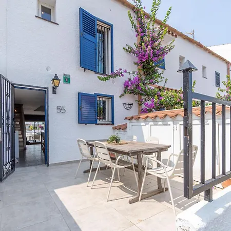 Casa Con 3 Amarre Y Wifi Ref 195 Holiday home Empuriabrava